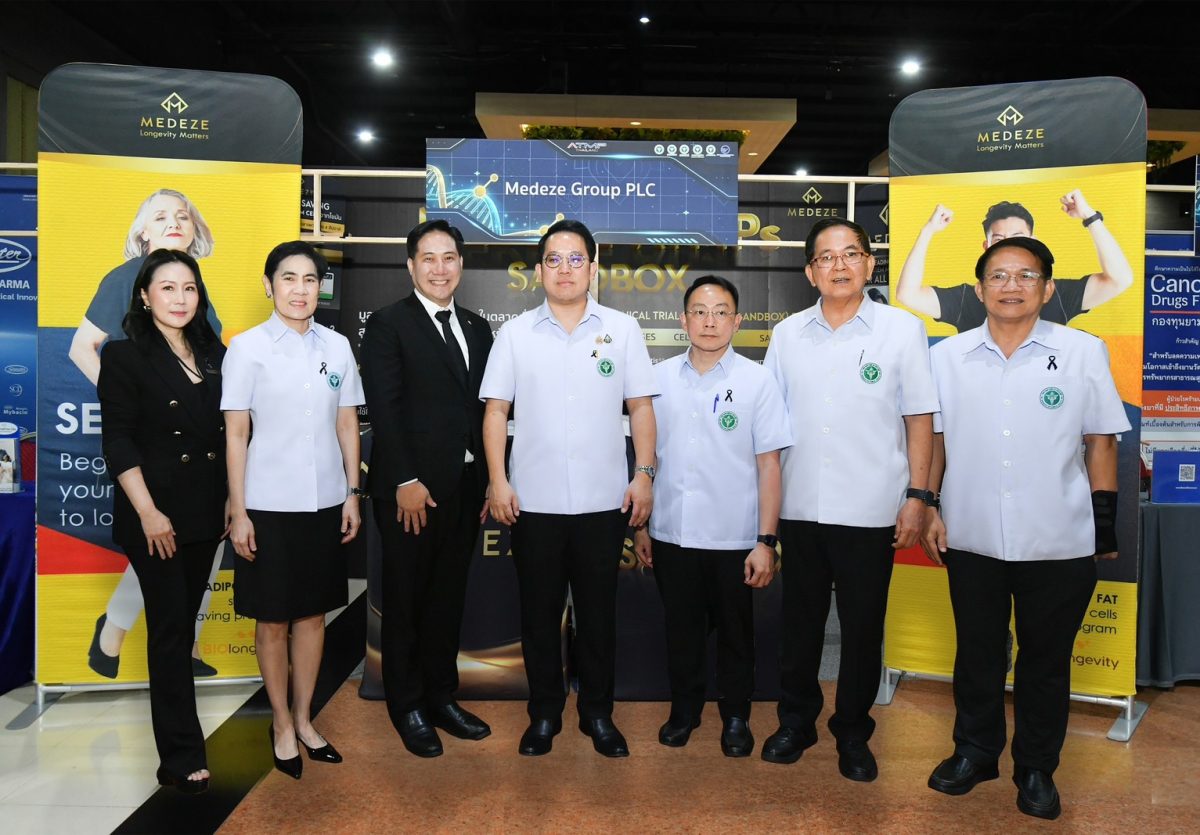นายแพทย์วีรพล เขมะรังสรรค์ ประธานเจ้าหน้า...