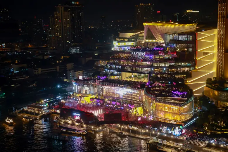 เจฟ ซาเตอร์ สร้างโมเมนต์สะกดใจ บนเวทีสุดยิ่งใหญ่ Amazing Thailand Countdown 2026 ณ ICONSIAM