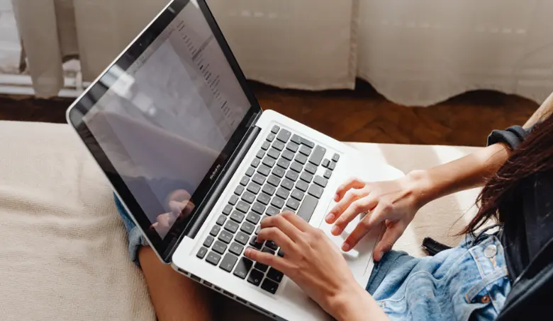 แหล่งกู้เงินด่วนในระบบ VS นอกระบบ ต่างกันอย่างไร เลือกแบบไหนดี