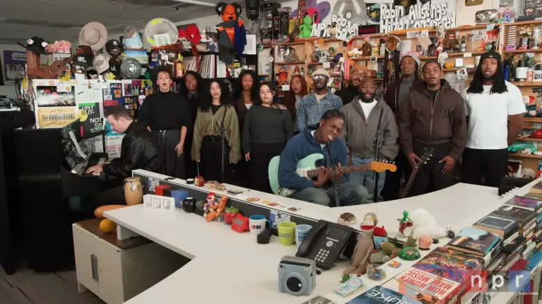 Daniel Caesar แสดงสดสุดละมุนในรายการ Tiny Desk Concert