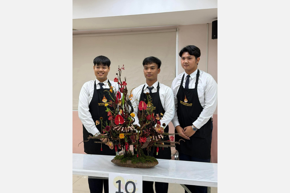 ผศ.ดร.ธนวิทย์ ลายิ้ม คณบดีคณะเทคโนโลยีคหก...