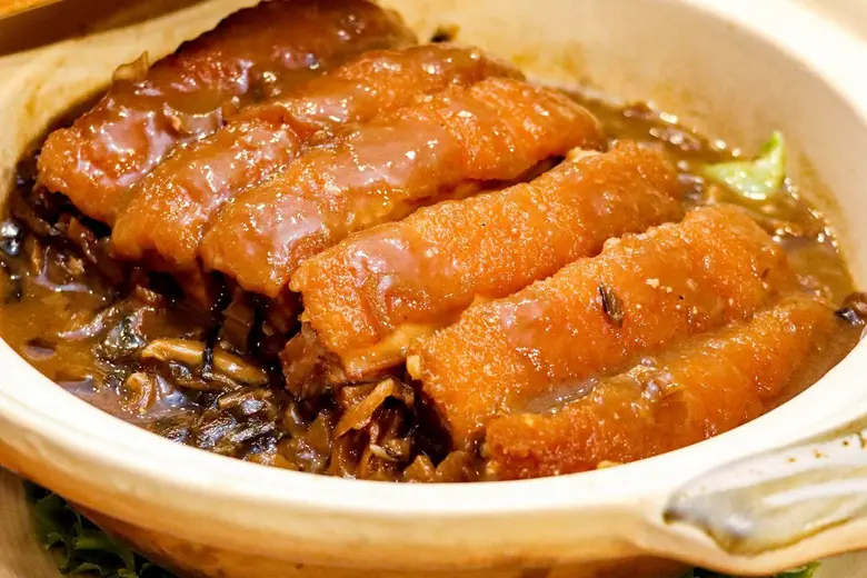 Yok Chinese Restaurant of the Emerald Hot...