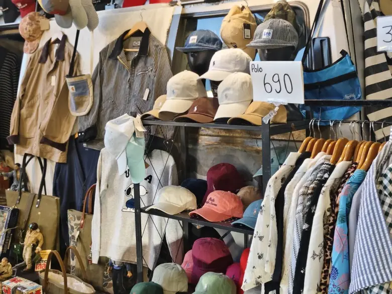 แอดชวนช้อปรับลมหนาว ตลาดวินเทจหน้าห้าง"S C H W A ชิ...