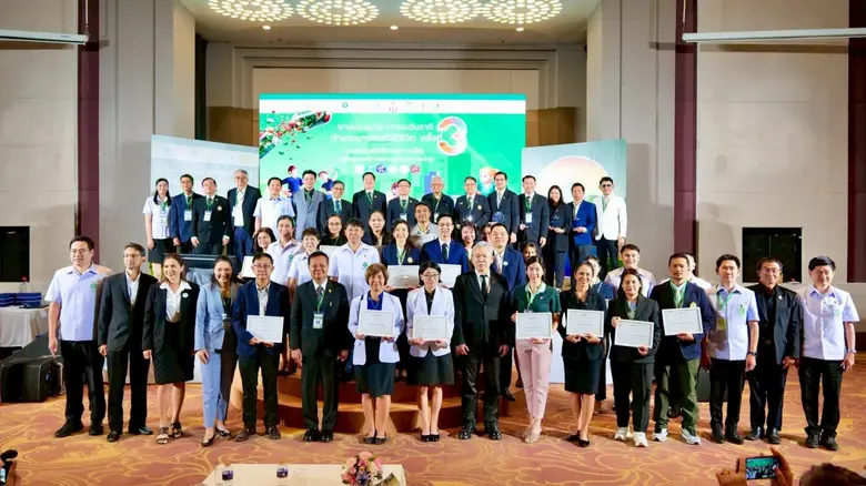 นายแพทย์โสภณ เอี่ยมสิริถาวร รองปลัดกระทรว...