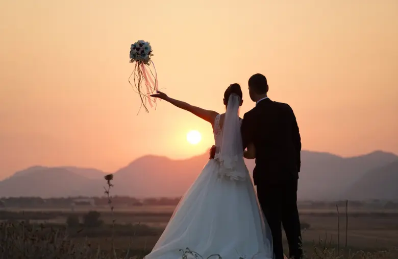 การเลือกสถานที่เพื่อเริ่มต้นชีวิตคู่เป็นโ...