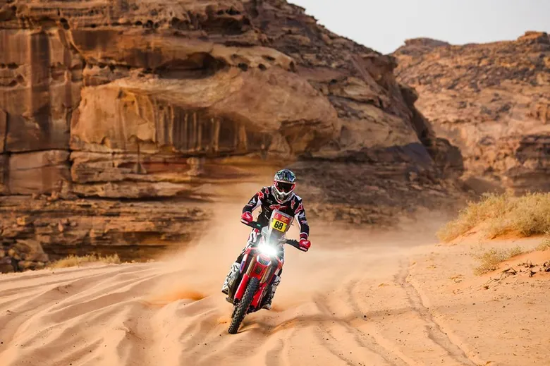 "ฮอนด้า" สมรรถนะเหนือชั้น ริกกี้ บราเบค บิด CRF450 RALLY นำทัพคว้าวินเนอร์ กวาด 1 - 2 ศึกสุดทรหดแรลลี่ดาร์กา 2026 สเตจที่ 6