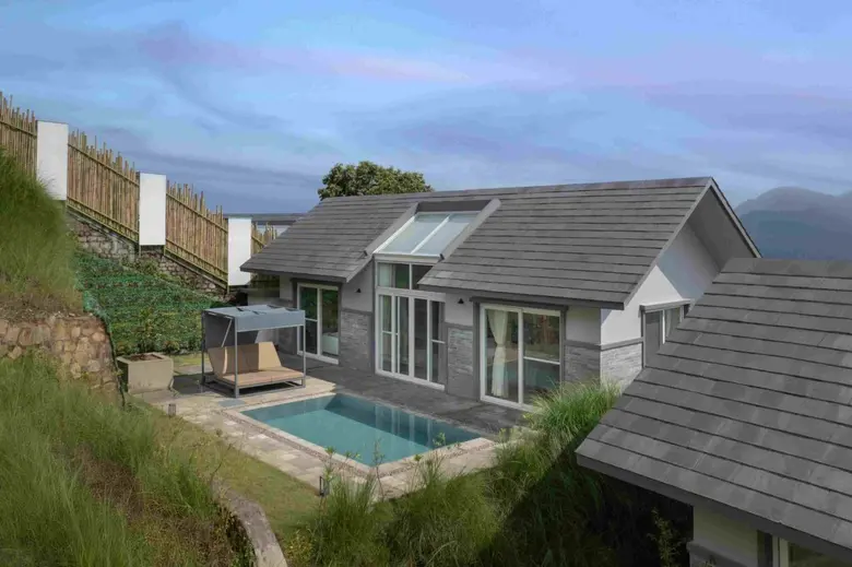 รีสอร์ทสวยสงบท่ามกลางวิวขุนเขาที่ผสานธรรมชาติ สุขภา...