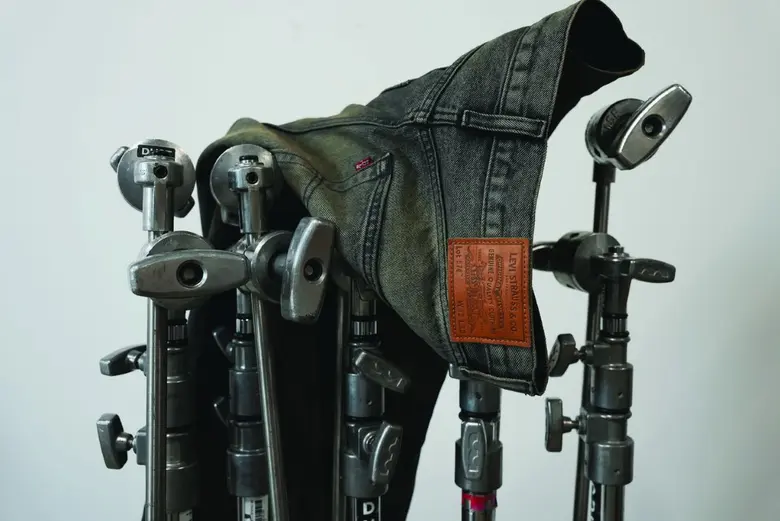 คอลเลกชันนี้ถ่ายทอดเสน่ห์ของการ "ขัดแย้งอ...