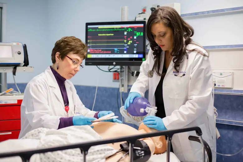 ท่ามกลางการแข่งขันในการเข้าศึกษาต่อแพทยศาสตร์ในสหรา...