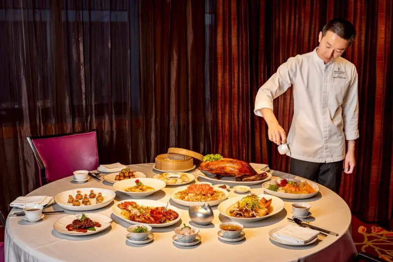 โรงแรมเรเนซองส์ กรุงเทพฯ ราชประสงค์ เชิญชวนทุกท่านม...