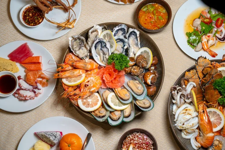 ราวินทรา บีช รีสอร์ท แอนด์ สปา ชวนพักผ่อนสุดสัปดาห์ พร้อมอิ่มอร่อยกับ BBQ Seafood Buffet ริมทะเล