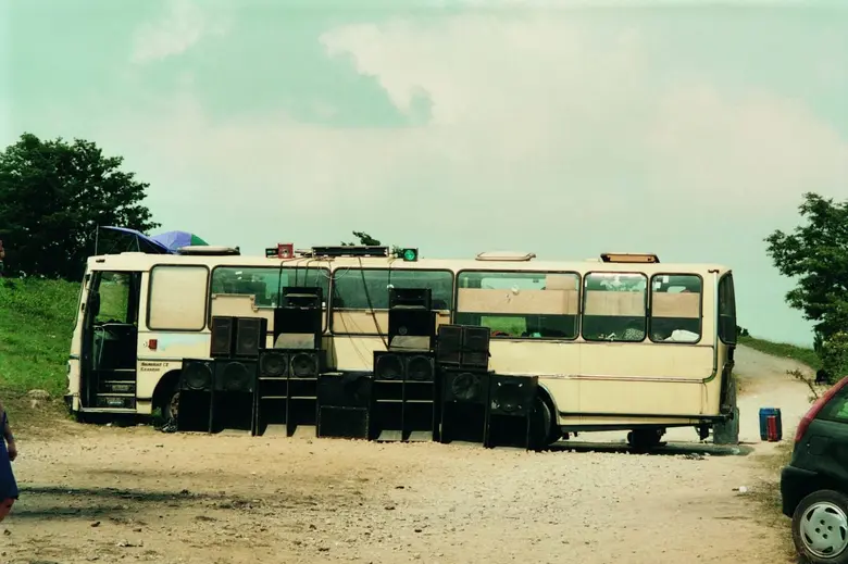 ผลงานของ Vinca Petersen x Aaron Trinder ครั้งแรกในก...