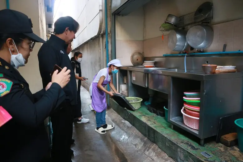 นายนรเทพ ชูพูล ผู้อำนวยการเขตปทุมวัน กทม....