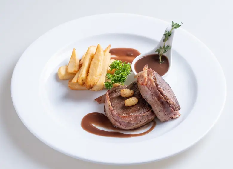 ห้องอาหารเลอ มาแรงน์ โรงแรมเคปราชา ศรีราช...