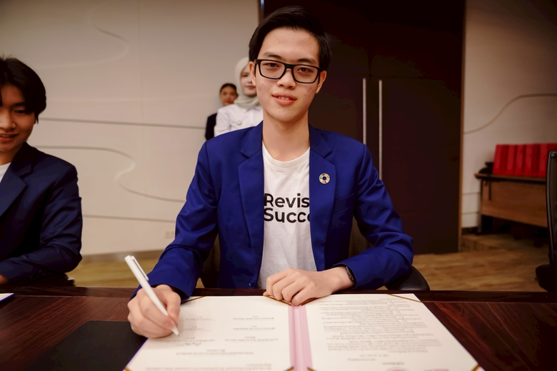 SPU ขับเคลื่อน AI for Education ผนึกกำลังเยาวชนนวัตกร Revision Success และ สพม.2 นำร่องใช้งานจริงใน 3 โรงเรียนมัธยมศึกษาต้นแบบ