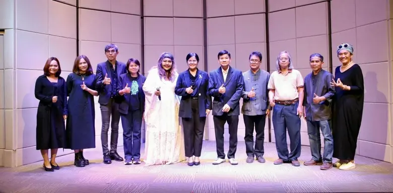 เมื่อโลกคือละคร และดวงดาวโคจรมาบรรจบ... เ...