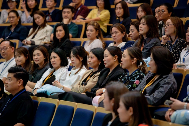 ดร.ตฤณห์ โพธิ์รักษา นำทีมจัดสัมมนา "การสนับสนุนเด็กท่ามกลางความท้าทายในโลกยุคปัจจุบัน" ที่โรงเรียนนานาชาติไบรท์ตัน คอลเลจ กรุงเทพฯ