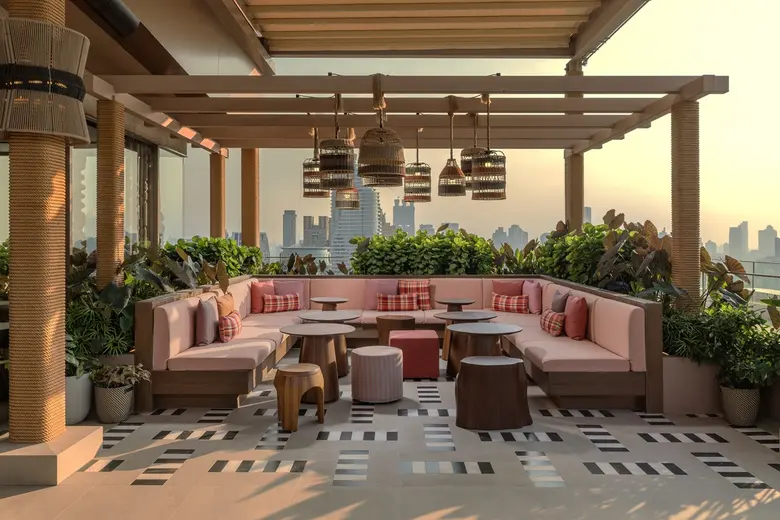 ม็อกซี่ แบงคอก ราชประสงค์ โรงแรมม็อกซี่แห...