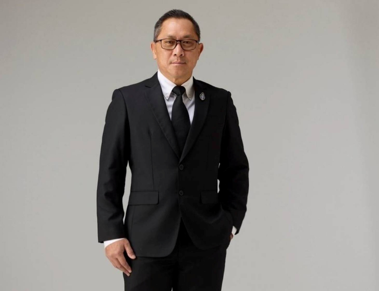 OR reported sales and service revenue of 658,723 mi...