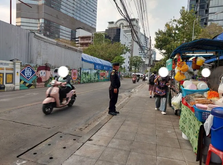 นางพรพัน วัฒนสินธุ์ ผู้อำนวยการเขตบางรัก ...