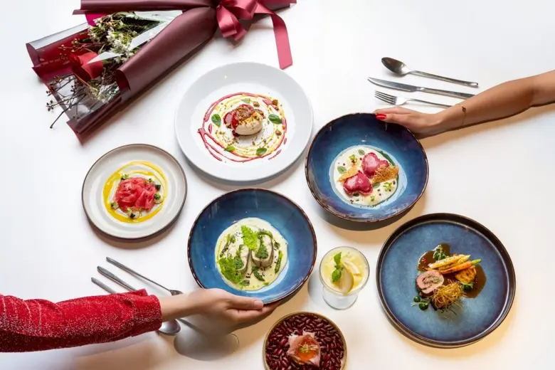 ต้อนรับเทศกาลวาเลนไทน์ปีนี้ โรงแรมเรเนซอง...