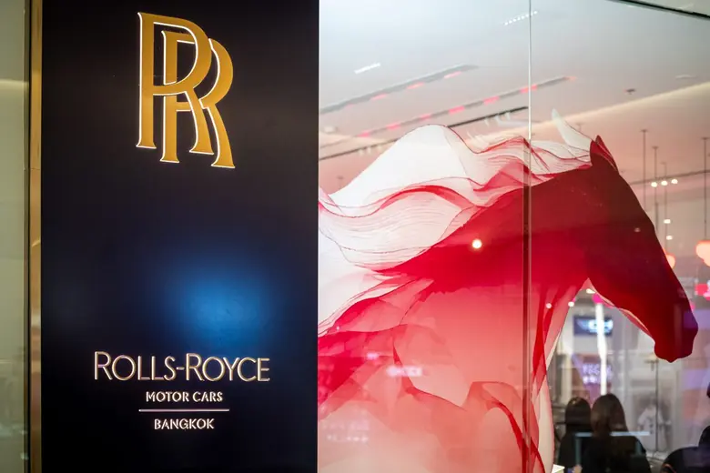 โรลส์-รอยซ์ มอเตอร์ คาร์ส แบงคอก เฉลิมฉลองตรุษจีนปีม้าไฟรังสรรค์บูทีคโชว์รูม