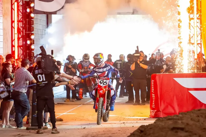 สุดยอดตัวแข่งทางฝุ่น Honda CRF450R ทำผลงานในระดับท็...