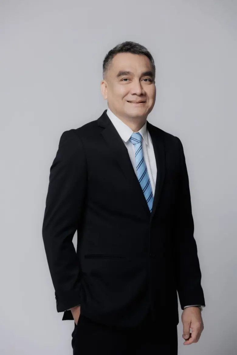 นายพรชลิต พลอยกระจ่าง กรรมการผู้จัดการ Head of Real...