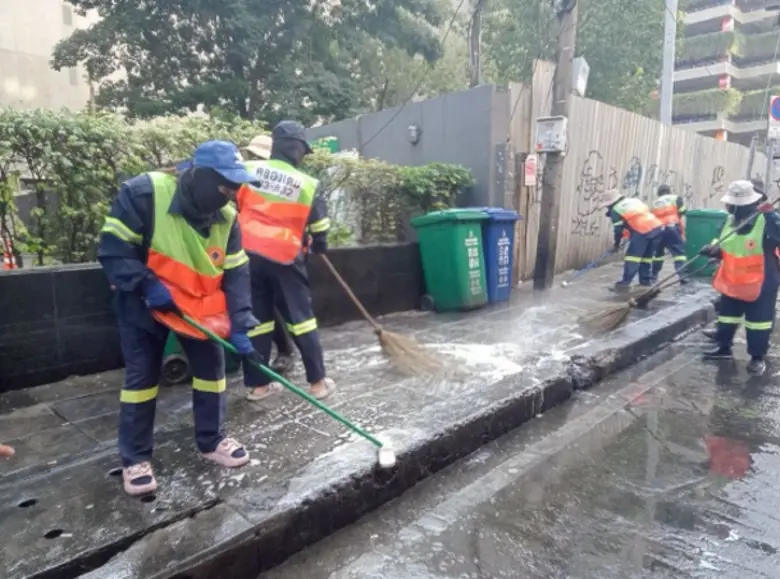 นายบำรุง สำเนียงงาม ผู้อำนวยการเขตคลองเตย...