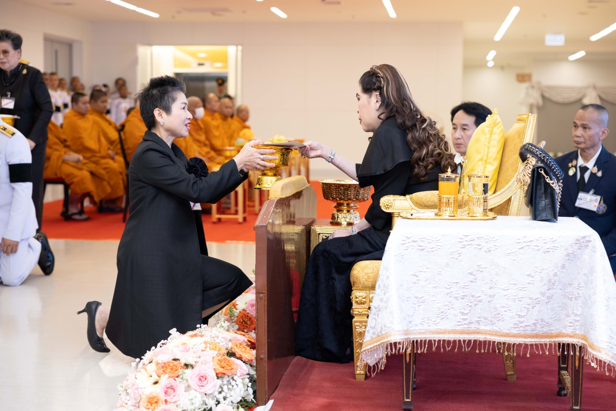 ศาสตราจารย์ ดร.สมเด็จพระเจ้าน้องนางเธอ เจ...