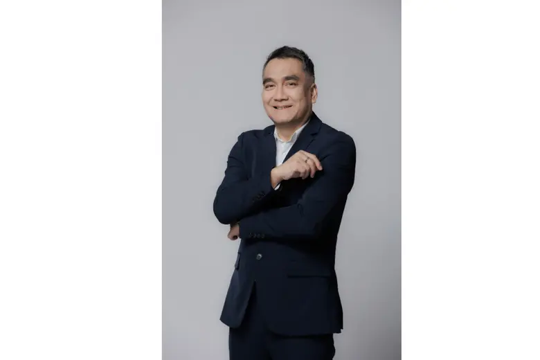 นายพรชลิต พลอยกระจ่าง กรรมการผู้จัดการ He...