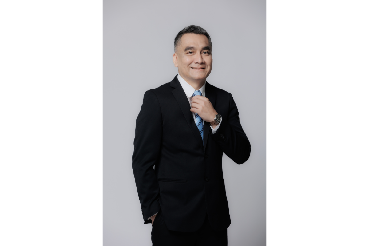นายพรชลิต พลอยกระจ่าง กรรมการผู้จัดการ แล...