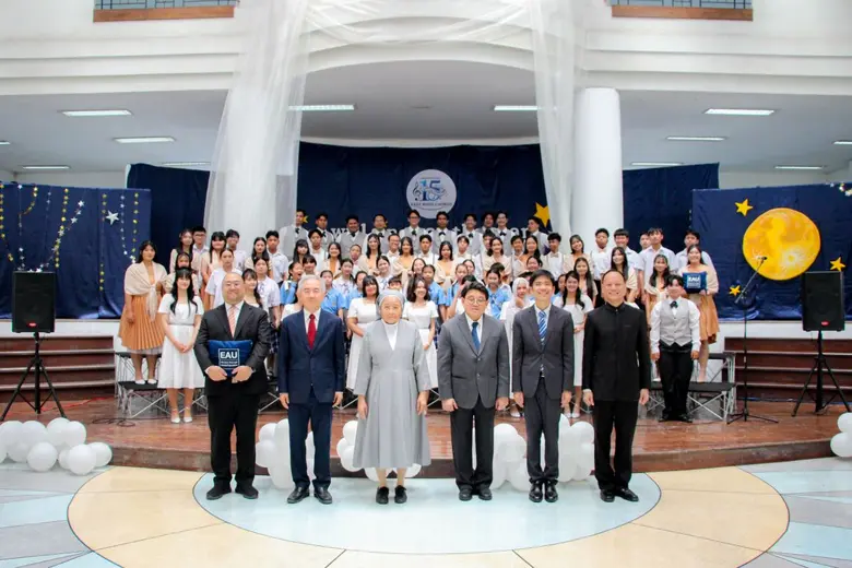 คณะขับร้องประสานเสียงมหาวิทยาลัยอีสเทิร์น...