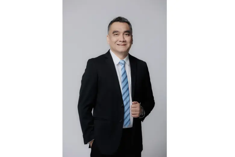 นายพรชลิต พลอยกระจ่าง กรรมการผู้จัดการ Head of Real...