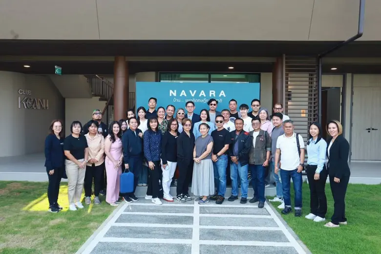 นางประวีรัตน์ เทวอักษร (กลาง) ประธานเจ้าหน้าที่บริห...