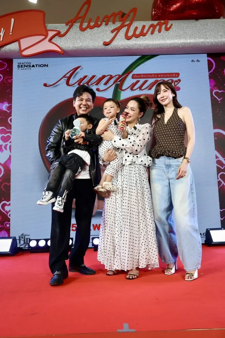 "แฝดโซล-โมเน่"บุกตลาด"AumAum" ซีคอน บางแค เจอ"อั้ม พัชราภา"ครั้งแรก ตลาดแตก คนแน่นมาก