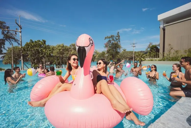 ปาร์ตี้สุดมันส์ครั้งนี้เปิดต้อนรับทั้งแขกผู้เข้าพัก...