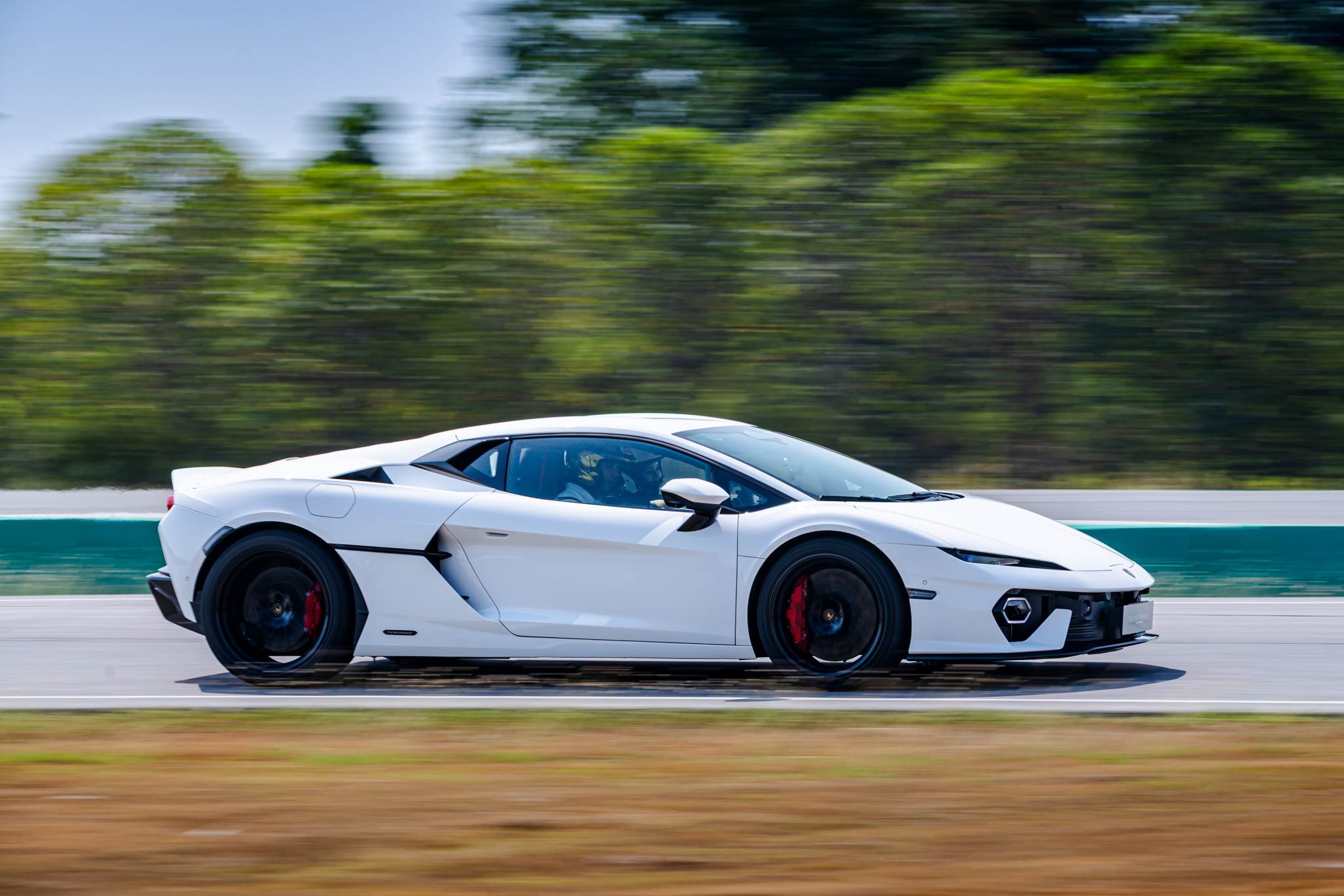 Bridgestone ตอกย้ำพันธมิตรระดับโลกกับ Automobili Lamborghini เปิดประสบการณ์ขับขี่เร้าใจสุดเอ็กซ์คลูซีฟให้ลูกค้า "Lamborghini Temerario"