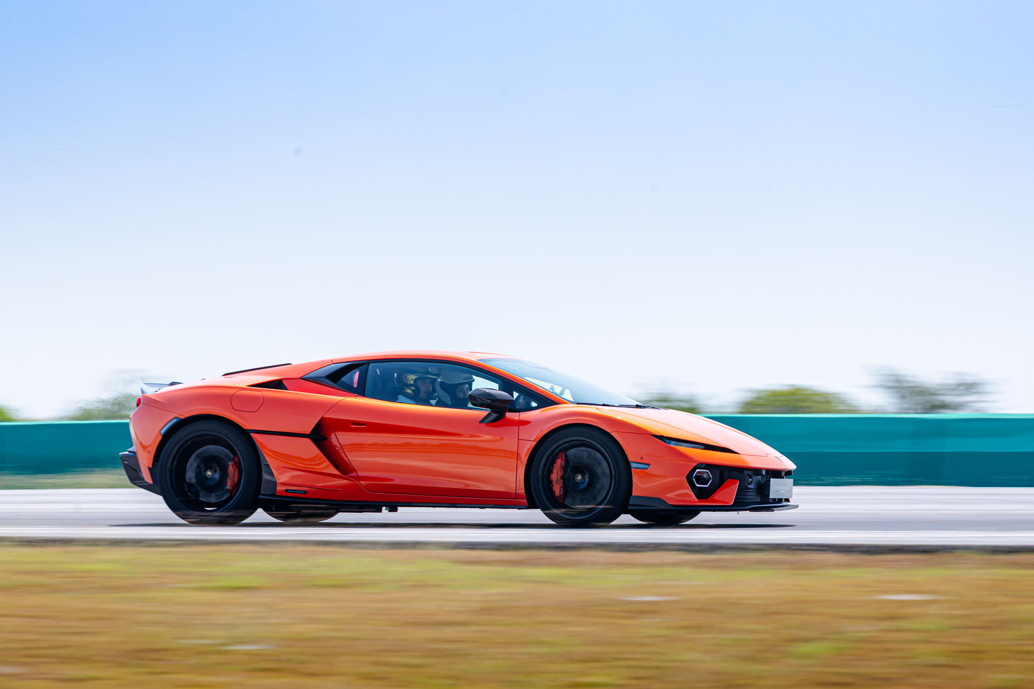 Bridgestone ตอกย้ำพันธมิตรระดับโลกกับ Automobili Lamborghini เปิดประสบการณ์ขับขี่เร้าใจสุดเอ็กซ์คลูซีฟให้ลูกค้า "Lamborghini Temerario"