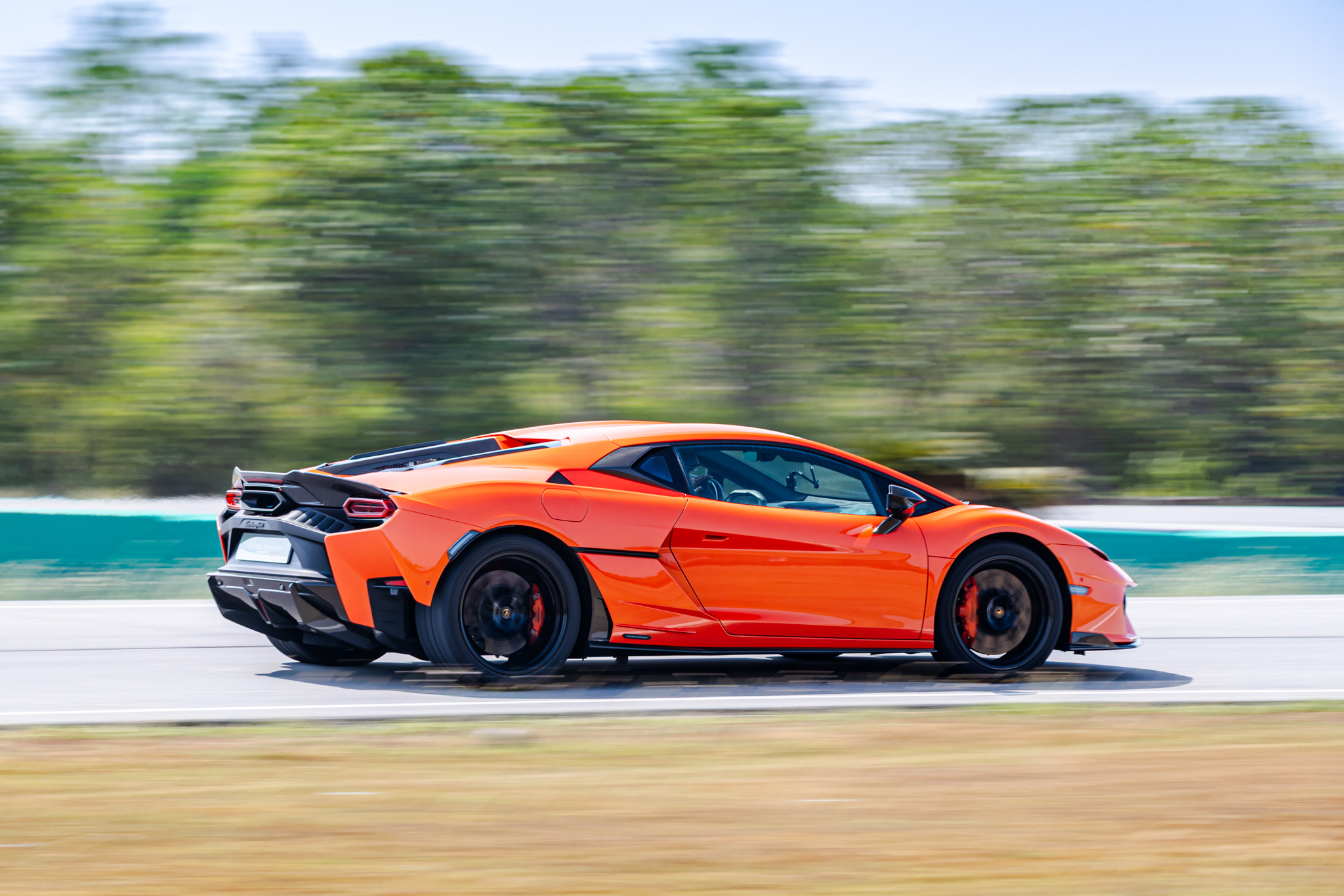 Bridgestone ตอกย้ำพันธมิตรระดับโลกกับ Automobili Lamborghini เปิดประสบการณ์ขับขี่เร้าใจสุดเอ็กซ์คลูซีฟให้ลูกค้า "Lamborghini Temerario"