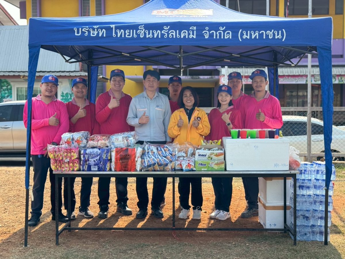 นายเฉลิมพล สมาคม (คนกลาง) ผู้จัดการทั่วไป...