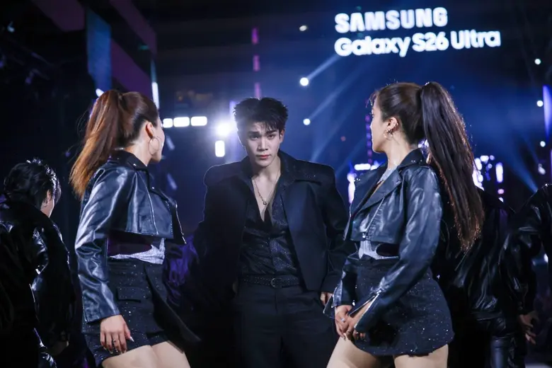 กรี๊ดกันสนั่นงาน! เมื่อหนุ่มหล่อ โฟร์ท ณั...