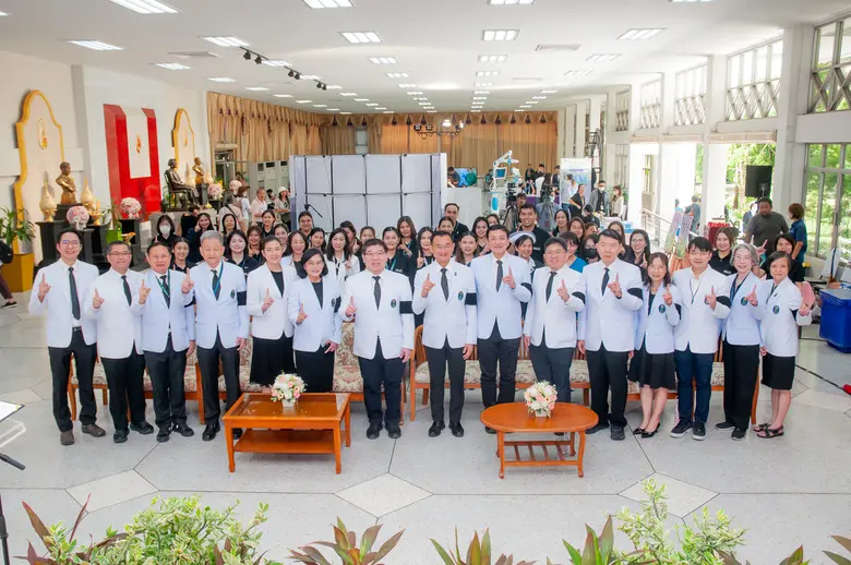 'ศิริราช-ศูนย์การแพทย์กาญจนาภิเษก' ร่วมจัดโครงการ "93 ดวงตา 93 ข้อเทียม รวมพลังคณะแพทยศาสตร์ศิริราชพยาบาล น้อมถวายพระราชกุศลแด่พระบรมราชชนนีพันปีหลวง"