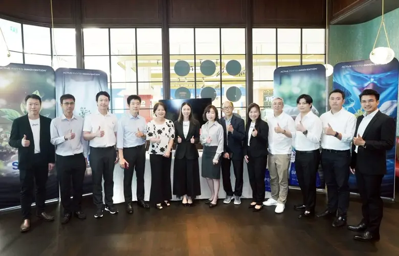 ดร.ธีรญา กฤษฎาพงษ์ (ที่ 6 จากซ้าย) ประธาน...