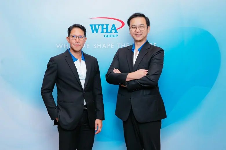 นายอัครินทร์ ประเทืองสิทธิ์ (ซ้าย) ประธาน...