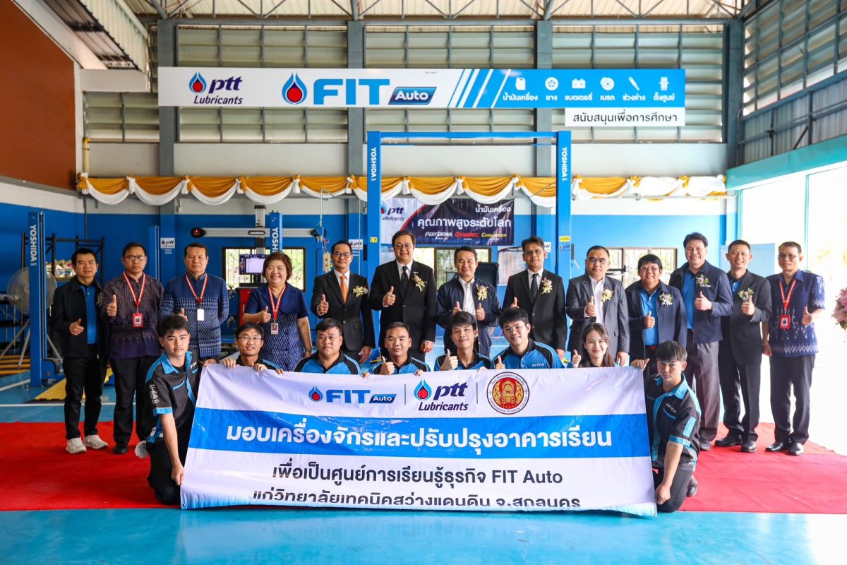 คุณรชา อุทัยจันทร์ รองประธานเจ้าหน้าที่บร...