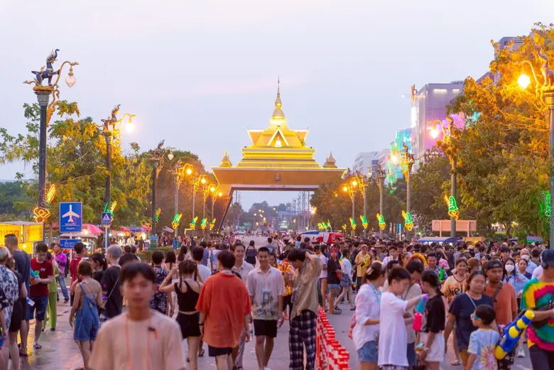 "เฮอริเทจ แกรนด์ ขอนแก่น โฮเทล แอนด์ คอนเวนชั่น" โรงแรมใจกลางเมือง พร้อมศูนย์ประชุมขนาดใหญ่และบริการครบวงจรพร้อมต้อนรับนักท่องเที่ยวในเทศกาลสงกรานต์