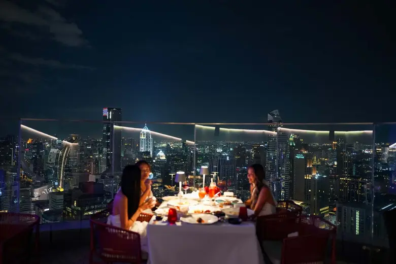 เริ่มต้นเดินทางสู่ความอร่อยในค่ำคืนสุดพิเศษเหนือระด...