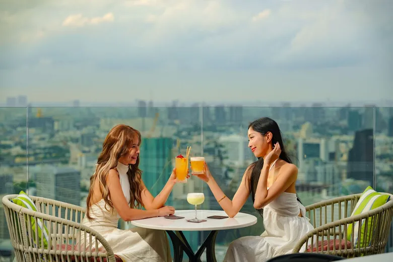สัมผัสค่ำคืนเหนือระดับกับความพรีเมียมบนสุดยอดรูฟท็อปใจกลางเมืองกรุงฯ ณ โรงแรมเซ็นทาราแกรนด์ฯ เซ็นทรัลเวิลด์