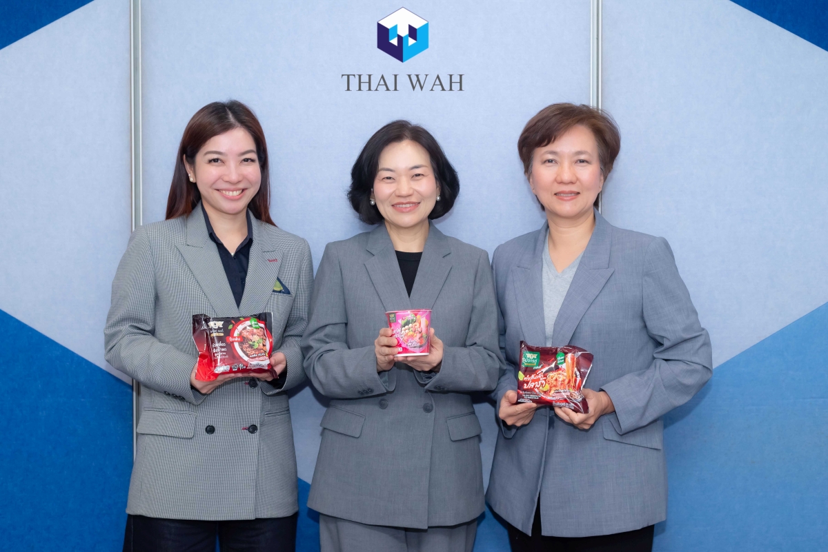 นางสาวจิตอาภา อัมราลิขิต (ขวา) ประธานเจ้า...
